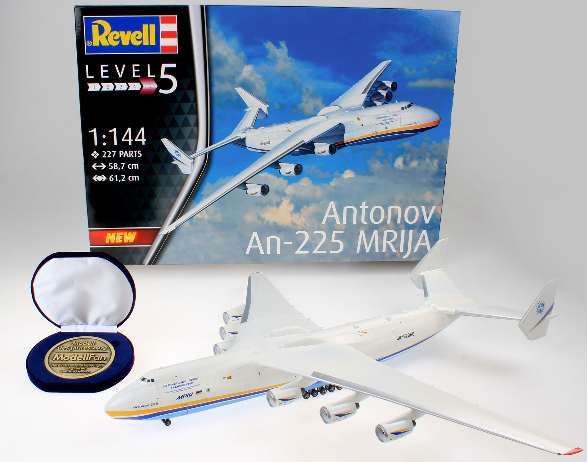 Antonov An-225 Mrija - 04958