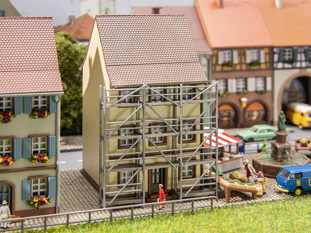 Altstadthaus mit Gerüst - 232175